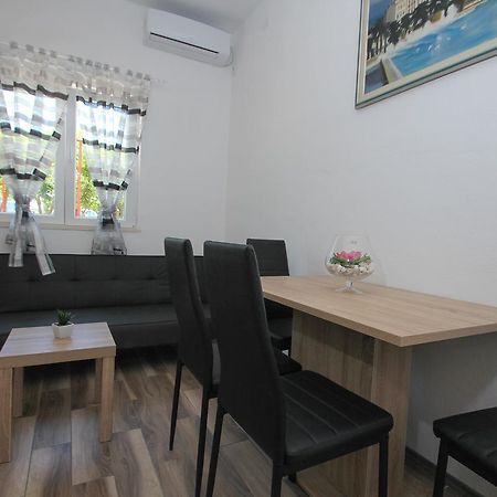 Apartment Afrodita Kaštela エクステリア 写真