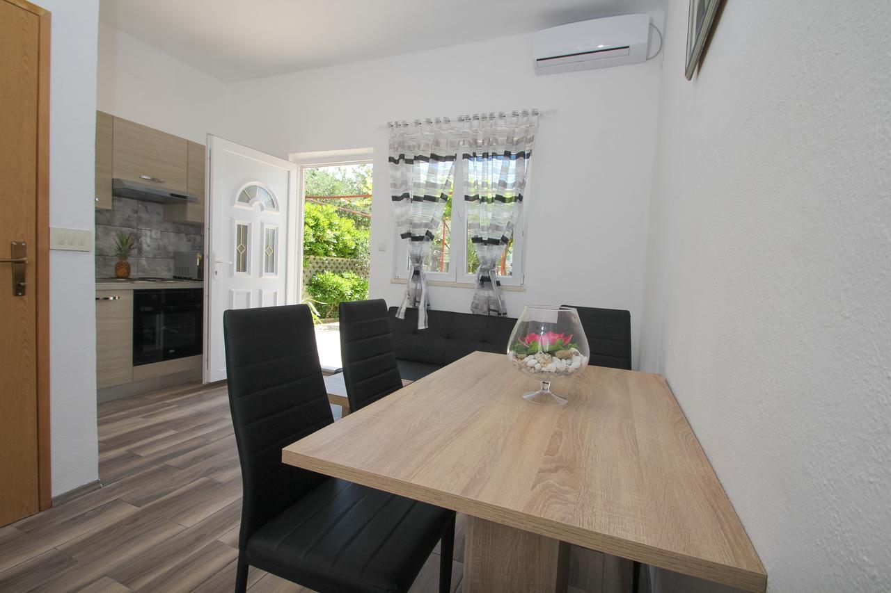 Apartment Afrodita Kaštela エクステリア 写真